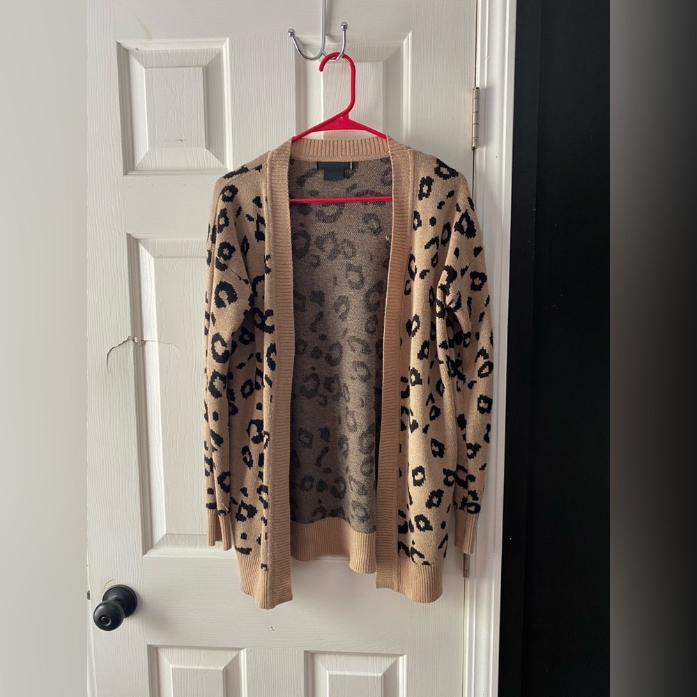 LEOPARD PRINT CARDIGAN SIZE M/L